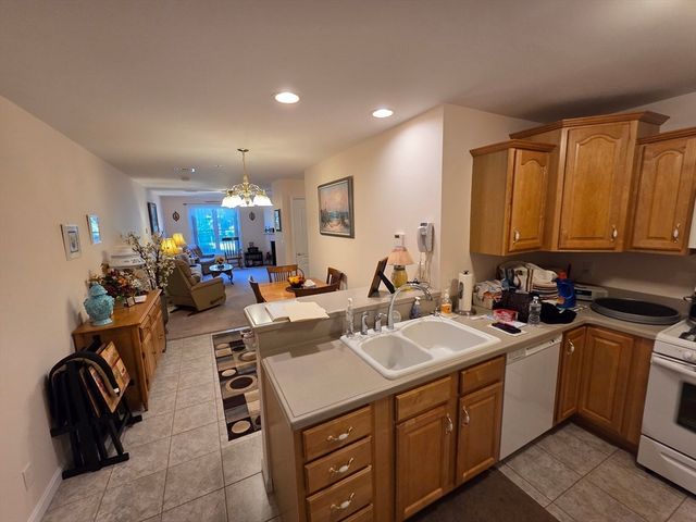 968 Geraldine St 1A, New Bedford, MA 02740