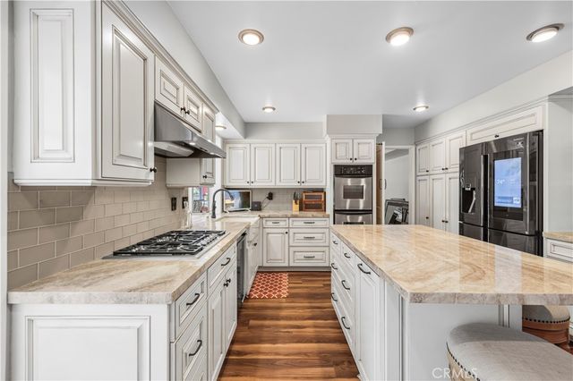 5943 Salamea Avenue, Woodland Hills, CA 91367
