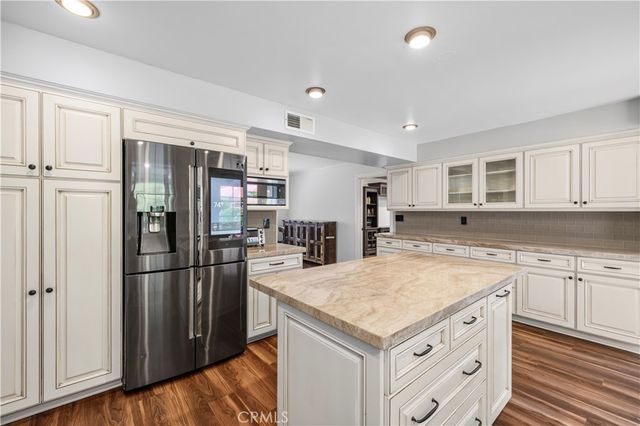 5943 Salamea Avenue, Woodland Hills, CA 91367