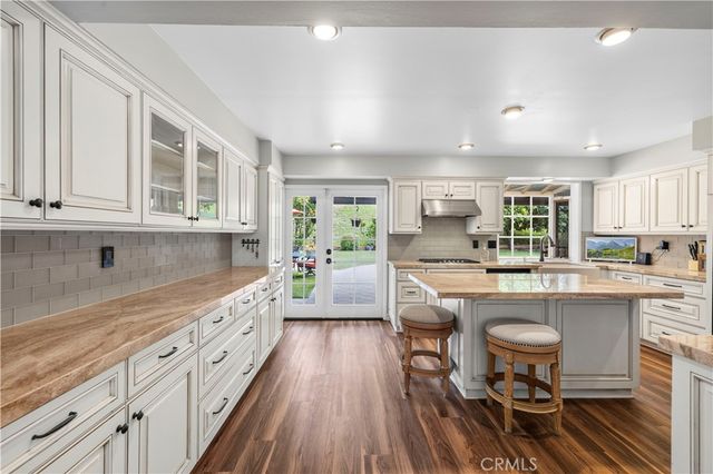 5943 Salamea Avenue, Woodland Hills, CA 91367