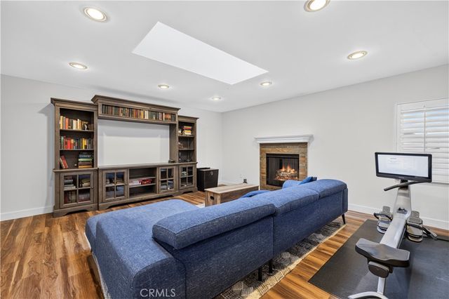5943 Salamea Avenue, Woodland Hills, CA 91367