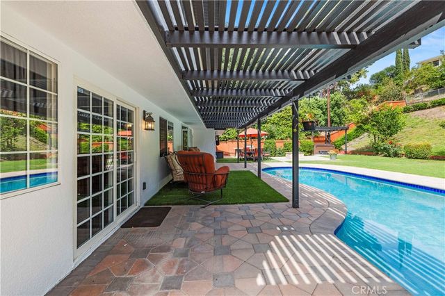 5943 Salamea Avenue, Woodland Hills, CA 91367