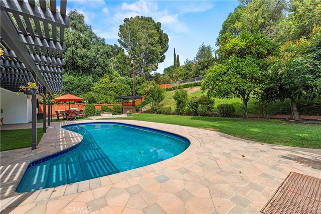 5943 Salamea Avenue, Woodland Hills, CA 91367