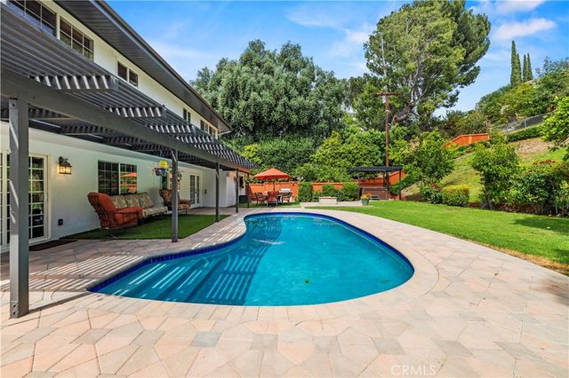 5943 Salamea Avenue, Woodland Hills, CA 91367