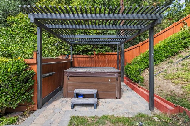 5943 Salamea Avenue, Woodland Hills, CA 91367