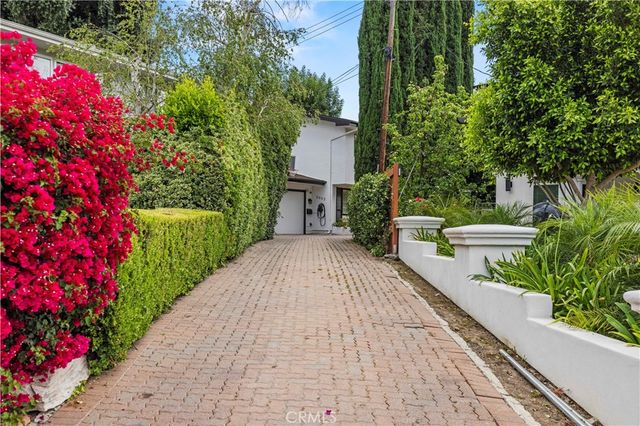5943 Salamea Avenue, Woodland Hills, CA 91367