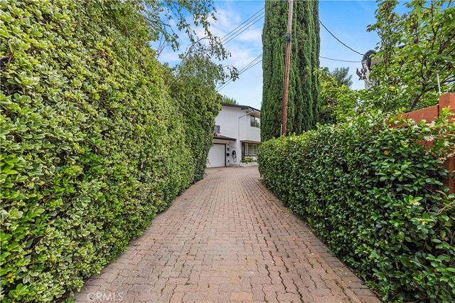 5943 Salamea Avenue, Woodland Hills, CA 91367
