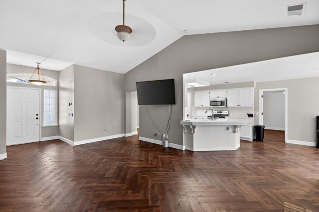 724 Robin Dr, Merced, CA 95340