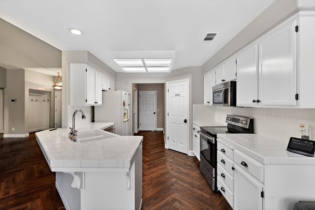 724 Robin Dr, Merced, CA 95340