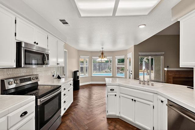 724 Robin Dr, Merced, CA 95340