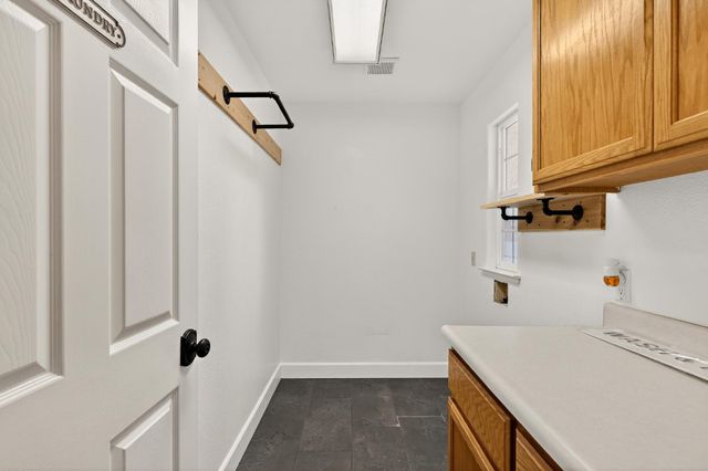 724 Robin Dr, Merced, CA 95340