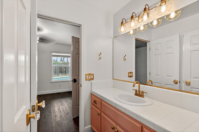 724 Robin Dr, Merced, CA 95340