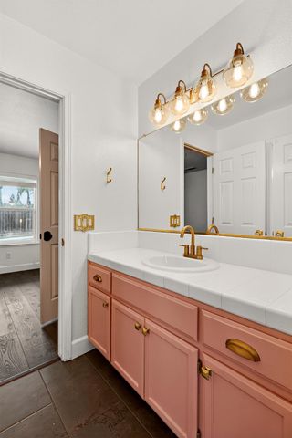 724 Robin Dr, Merced, CA 95340