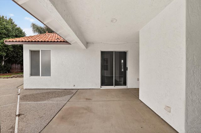 724 Robin Dr, Merced, CA 95340