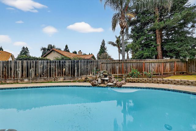 724 Robin Dr, Merced, CA 95340