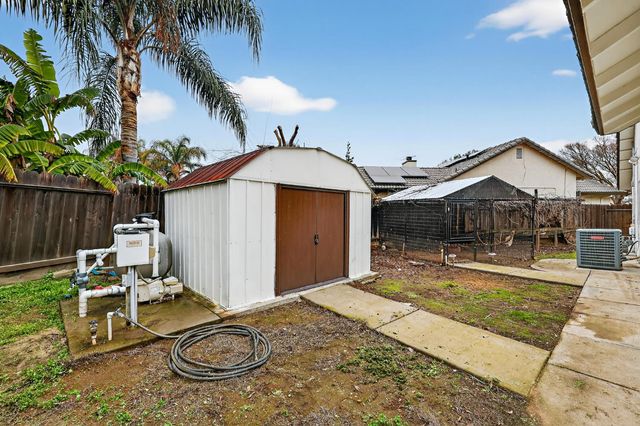 724 Robin Dr, Merced, CA 95340