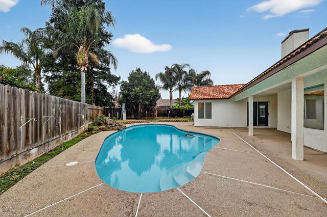 724 Robin Dr, Merced, CA 95340