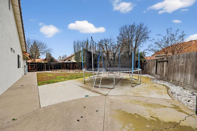 724 Robin Dr, Merced, CA 95340