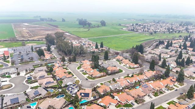 724 Robin Dr, Merced, CA 95340