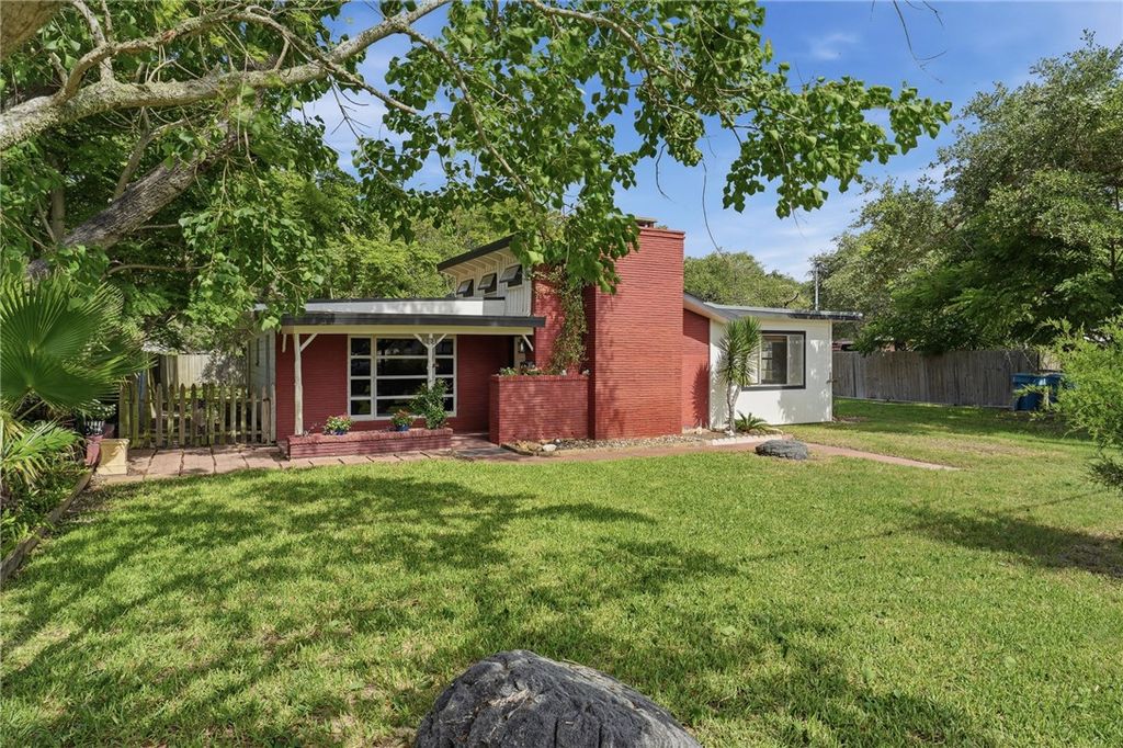 1031 N Live Oak, Rockport, TX 78382 — photo 4