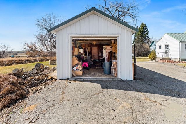 402 Second Avenue W, Ryegate, MT 59074