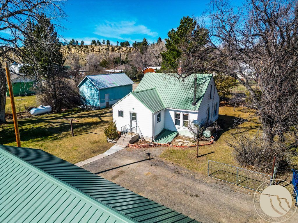 402 Second Avenue W, Ryegate, MT 59074