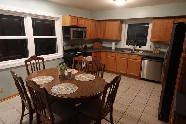 1627 Birch DRIVE, Waukesha, WI 53188