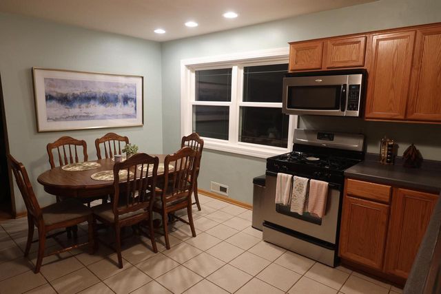 1627 Birch DRIVE, Waukesha, WI 53188
