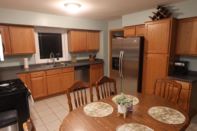 1627 Birch DRIVE, Waukesha, WI 53188