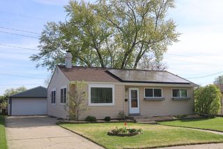 1627 Birch DRIVE, Waukesha, WI 53188