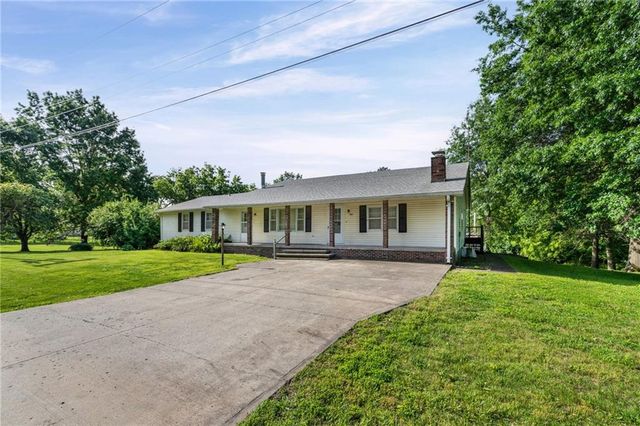 503 Hallar Avenue, Gower, MO 64454