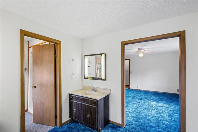 503 Hallar Avenue, Gower, MO 64454