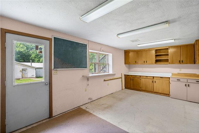 503 Hallar Avenue, Gower, MO 64454