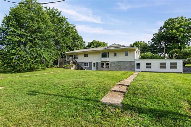 503 Hallar Avenue, Gower, MO 64454