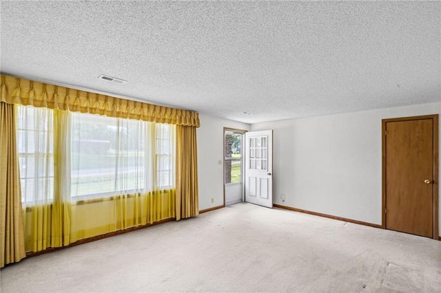 503 Hallar Avenue, Gower, MO 64454