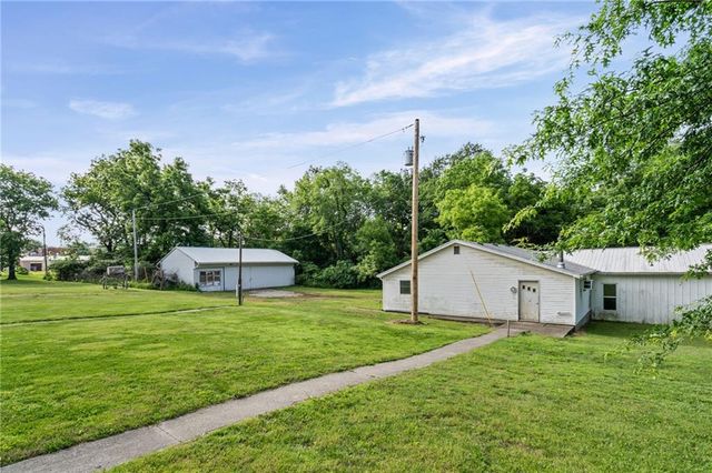 503 Hallar Avenue, Gower, MO 64454