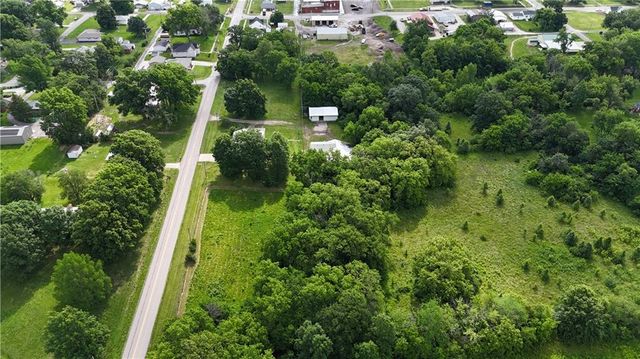 503 Hallar Avenue, Gower, MO 64454