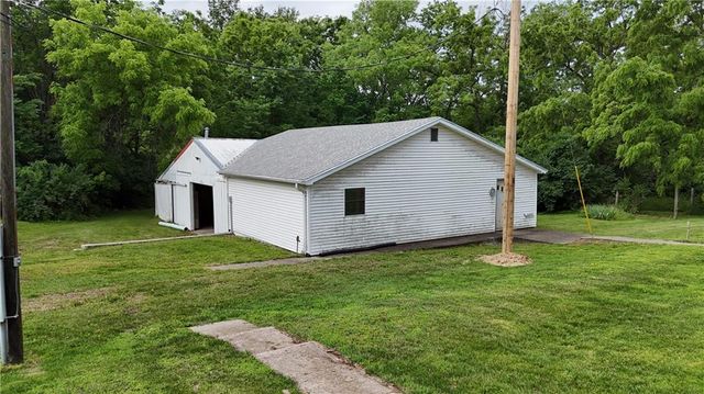 503 Hallar Avenue, Gower, MO 64454