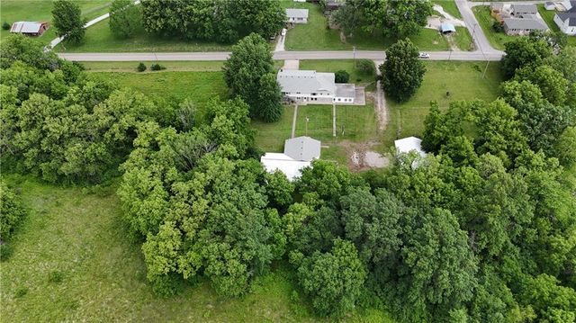 503 Hallar Avenue, Gower, MO 64454
