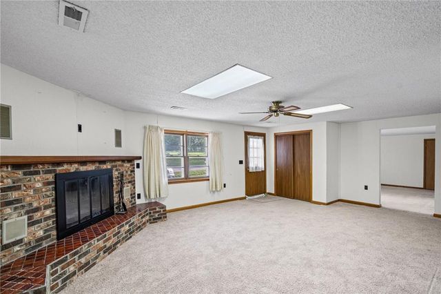 503 Hallar Avenue, Gower, MO 64454