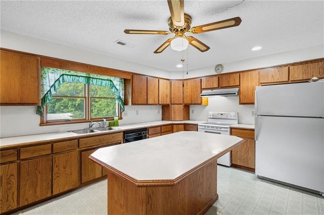 503 Hallar Avenue, Gower, MO 64454