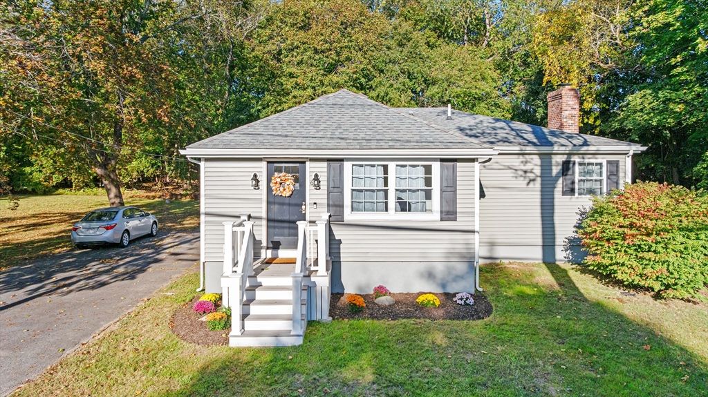 6 Vaughan St, Lakeville, MA 02347