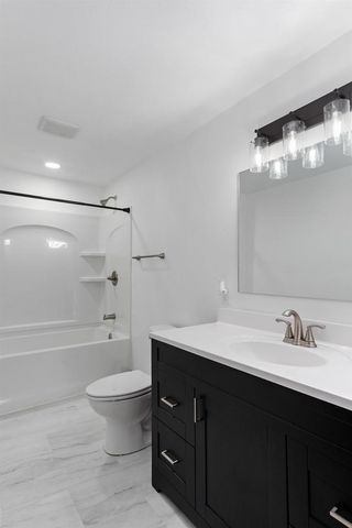 648 E Main Street, Reedsburg, WI 53959