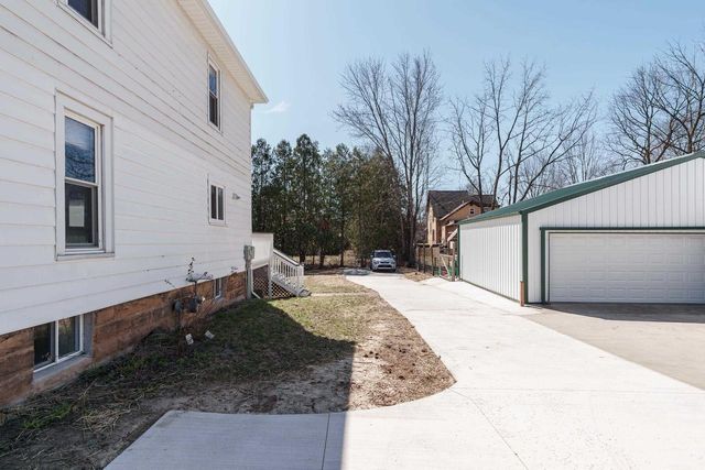 648 E Main Street, Reedsburg, WI 53959