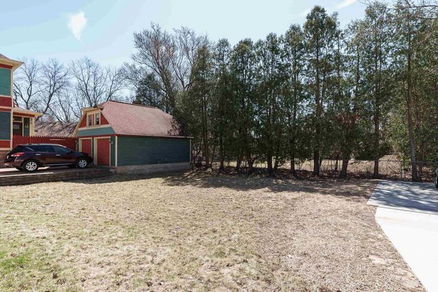 648 E Main Street, Reedsburg, WI 53959