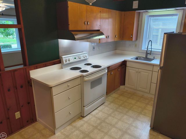 628 E Drayton Street, Ferndale, MI 48220