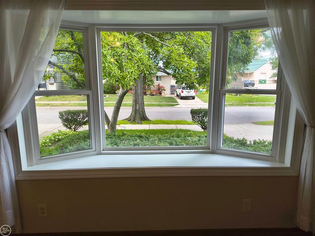 628 E Drayton Street, Ferndale, MI 48220