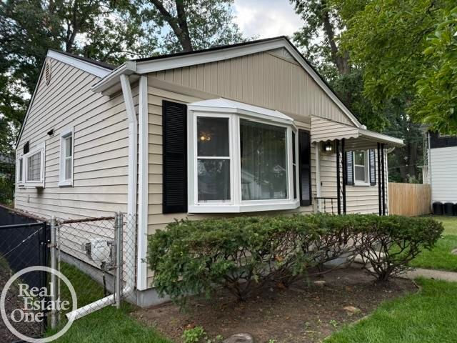 628 E Drayton Street, Ferndale, MI 48220