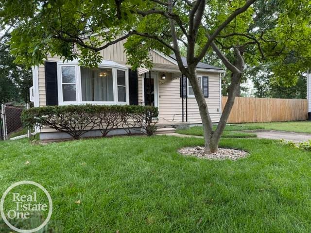 628 E Drayton Street, Ferndale, MI 48220