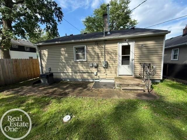 628 E Drayton Street, Ferndale, MI 48220